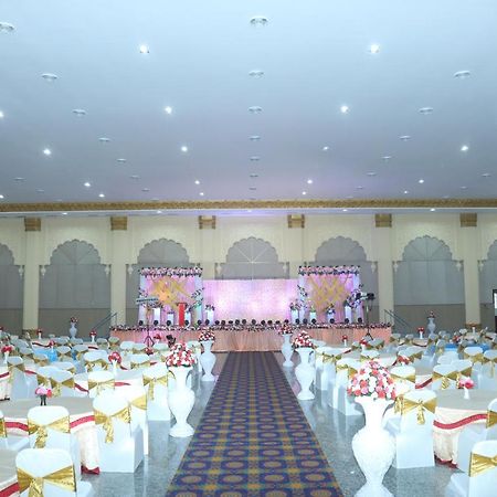 Gadiraju Palace Convention Centre & Hotel Визакхапатнам Екстериор снимка