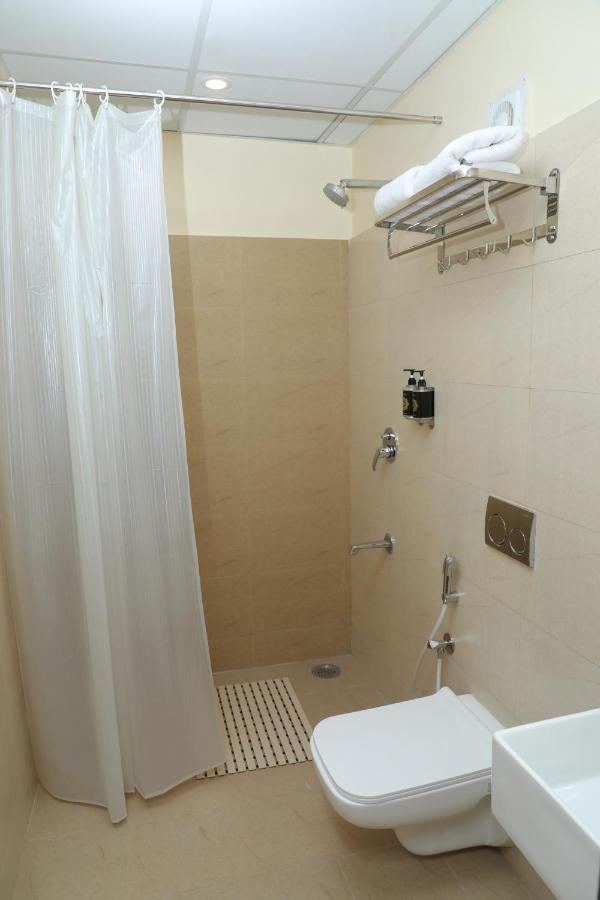 Gadiraju Palace Convention Centre & Hotel Визакхапатнам Екстериор снимка
