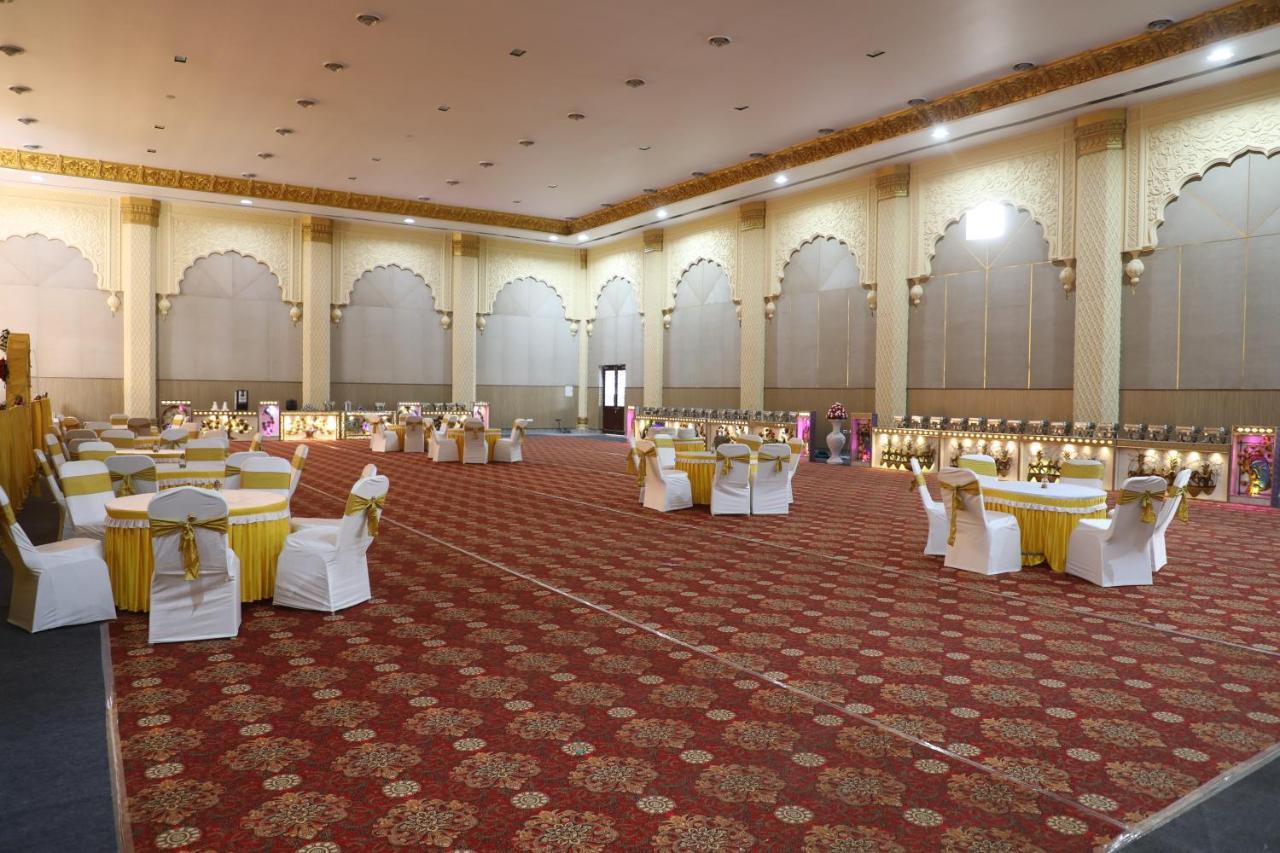 Gadiraju Palace Convention Centre & Hotel Визакхапатнам Екстериор снимка