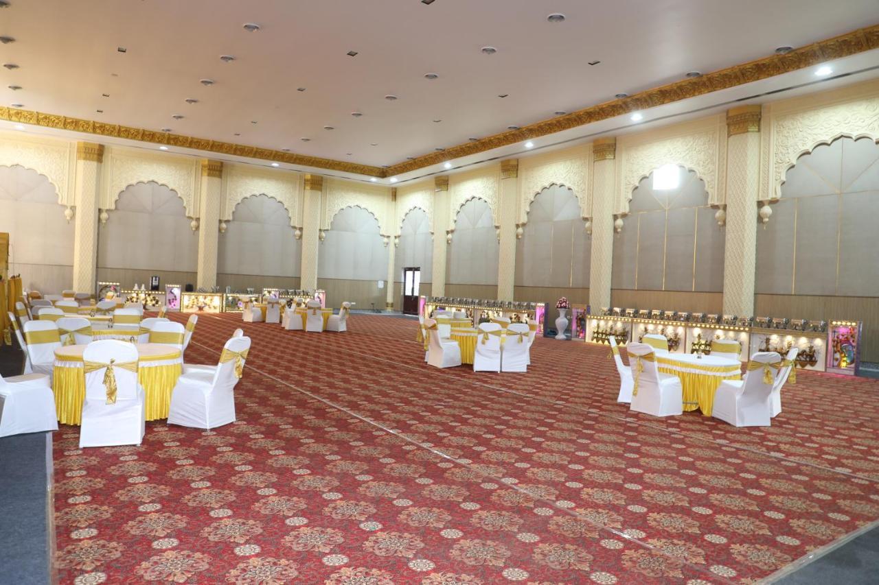 Gadiraju Palace Convention Centre & Hotel Визакхапатнам Екстериор снимка