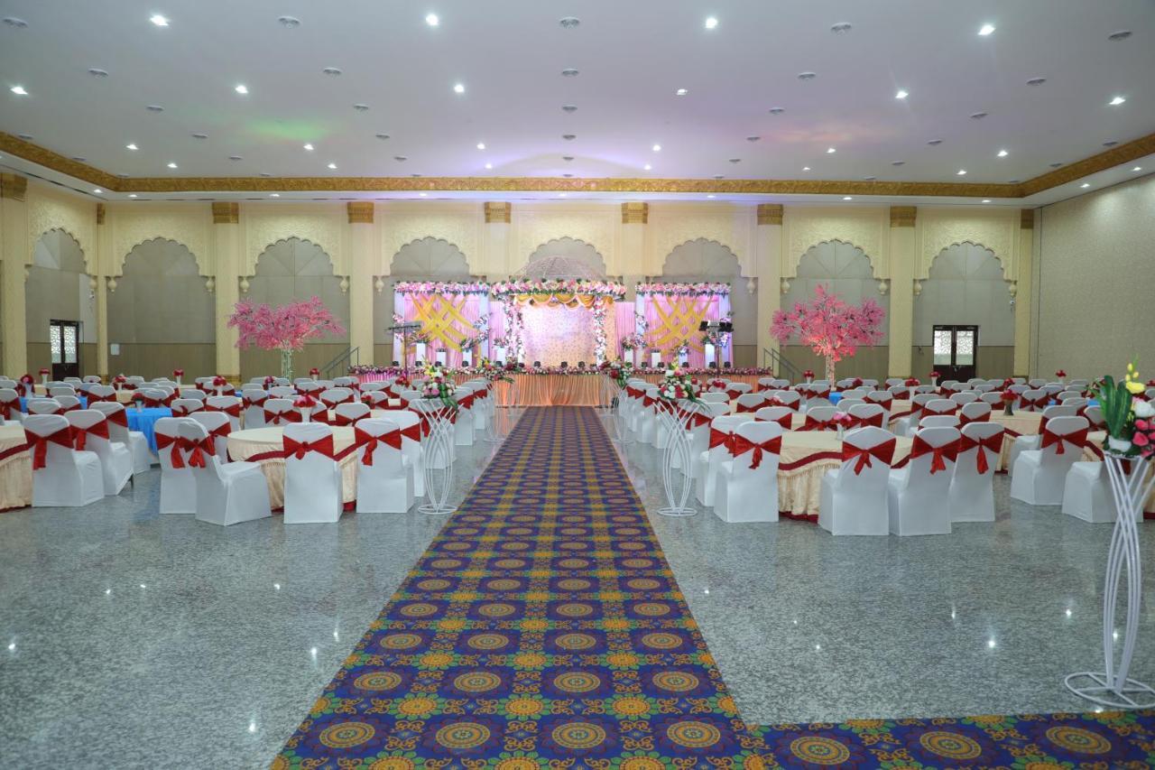 Gadiraju Palace Convention Centre & Hotel Визакхапатнам Екстериор снимка