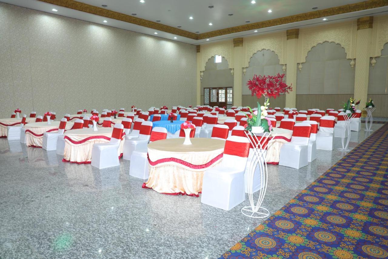 Gadiraju Palace Convention Centre & Hotel Визакхапатнам Екстериор снимка