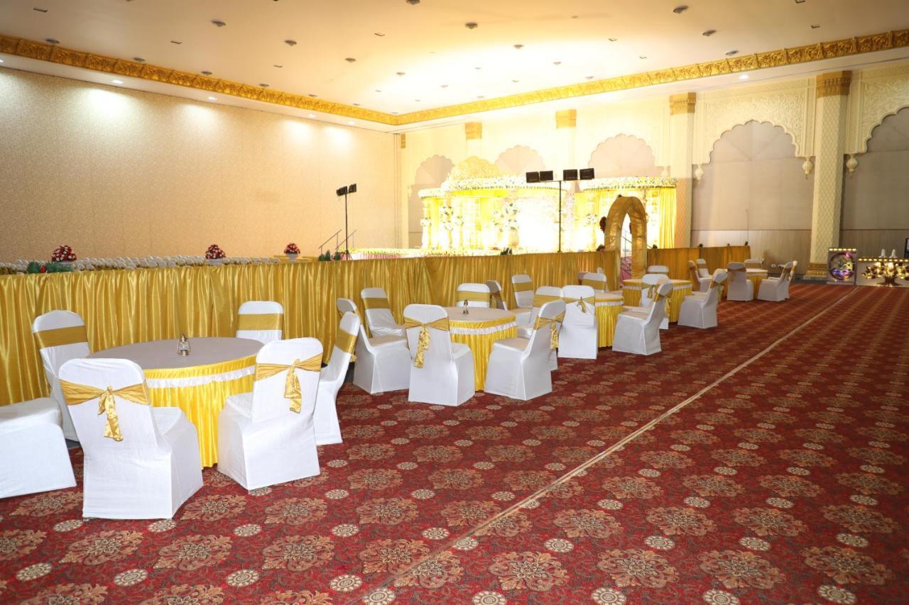 Gadiraju Palace Convention Centre & Hotel Визакхапатнам Екстериор снимка