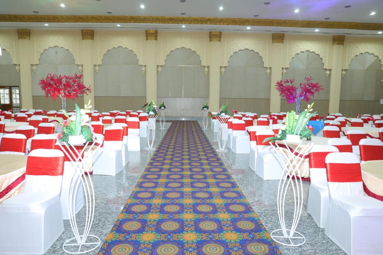 Gadiraju Palace Convention Centre & Hotel Визакхапатнам Екстериор снимка
