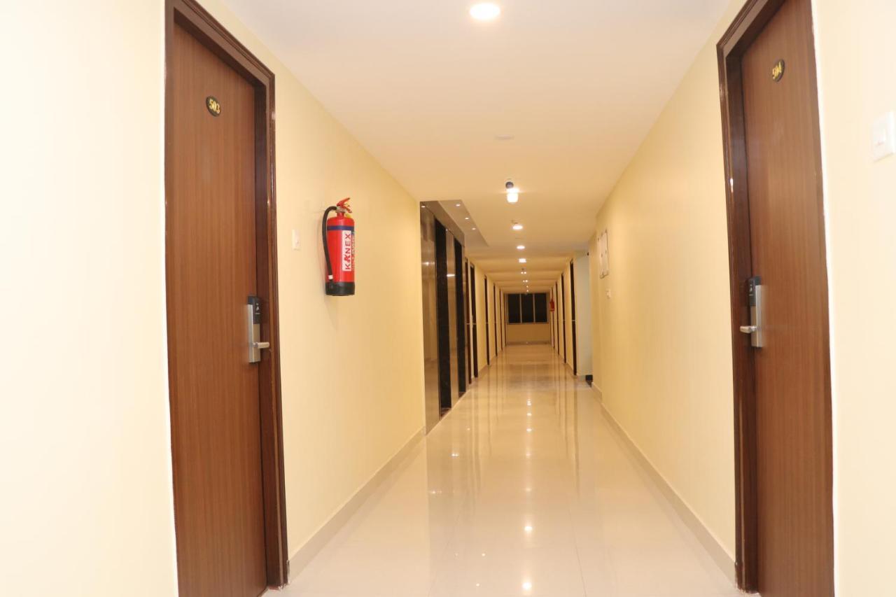 Gadiraju Palace Convention Centre & Hotel Визакхапатнам Екстериор снимка